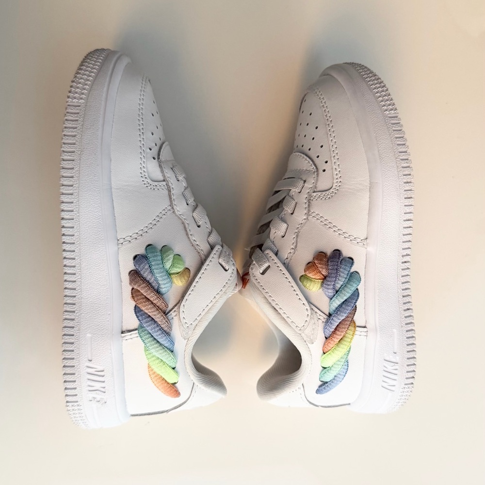 KIDS - Nike Force 1 Low LV8 - LIKE NEW!